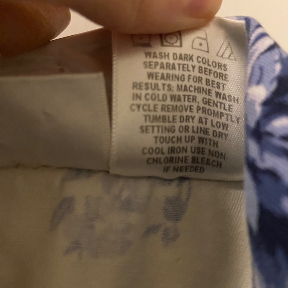 Cricket Lane Vintage Button Up Top | White & Blue Floral Print - Picture 4 of 4